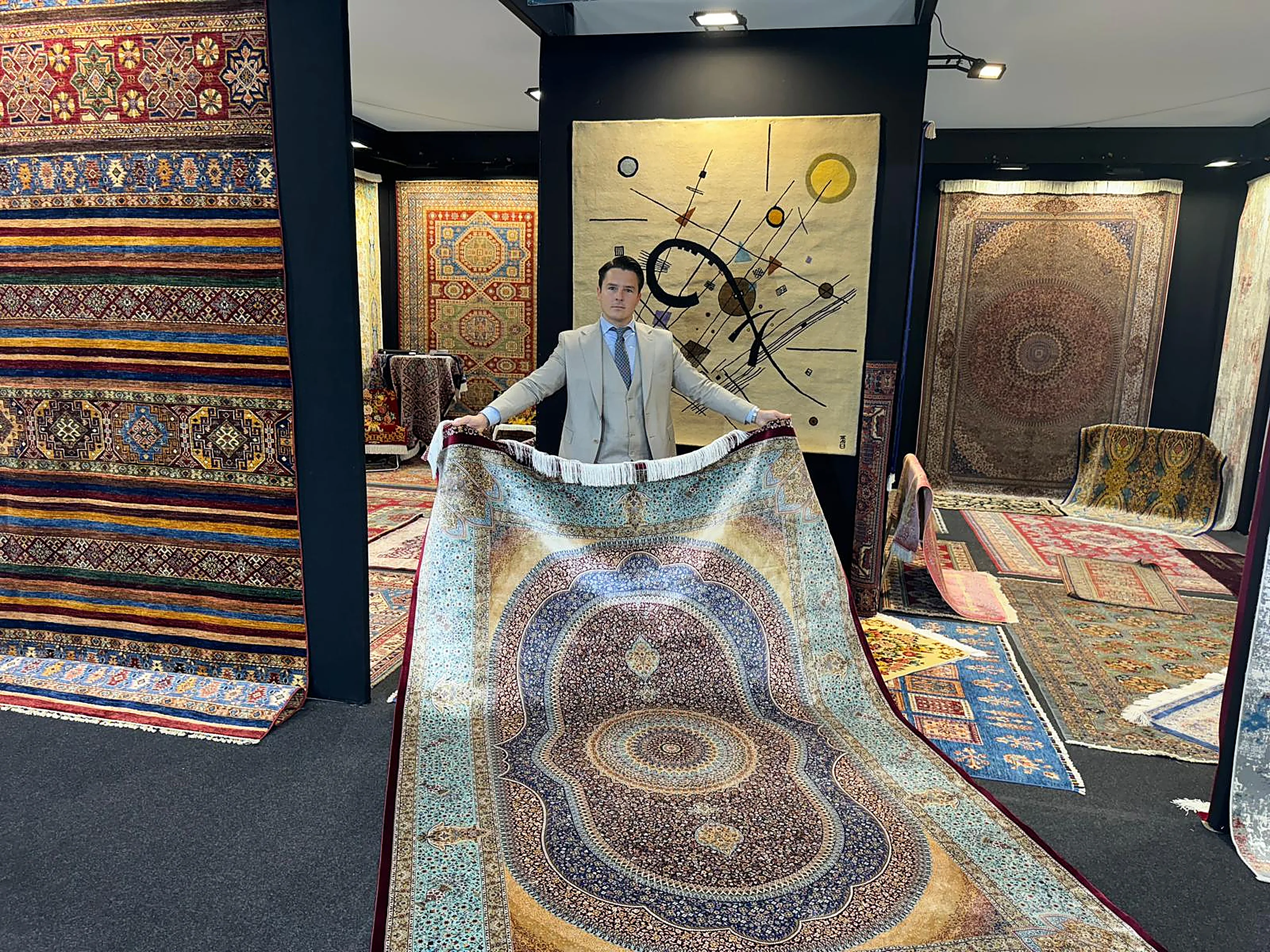 Maison Horn présente un tapis d'Orient en soie — rachat de tapis en Corse